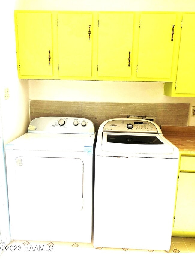 Building Photo - 413 Knollwood Cir