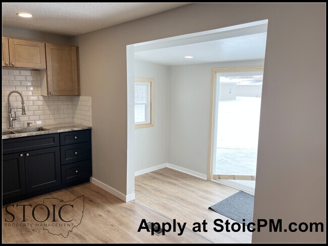 Building Photo - 123 N Main St