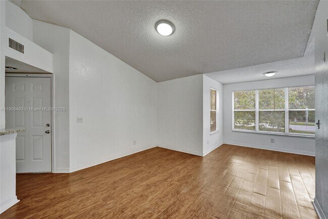 Building Photo - 417 Vista Isles Dr