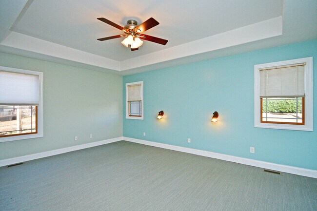 Building Photo - 400 Sunward Path