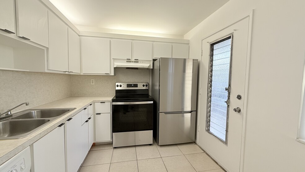 Building Photo - 1302 NE 191st St