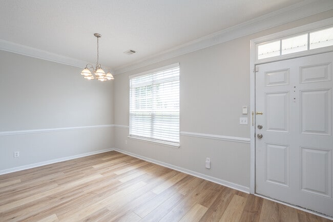Building Photo - 25 Stratus Ct