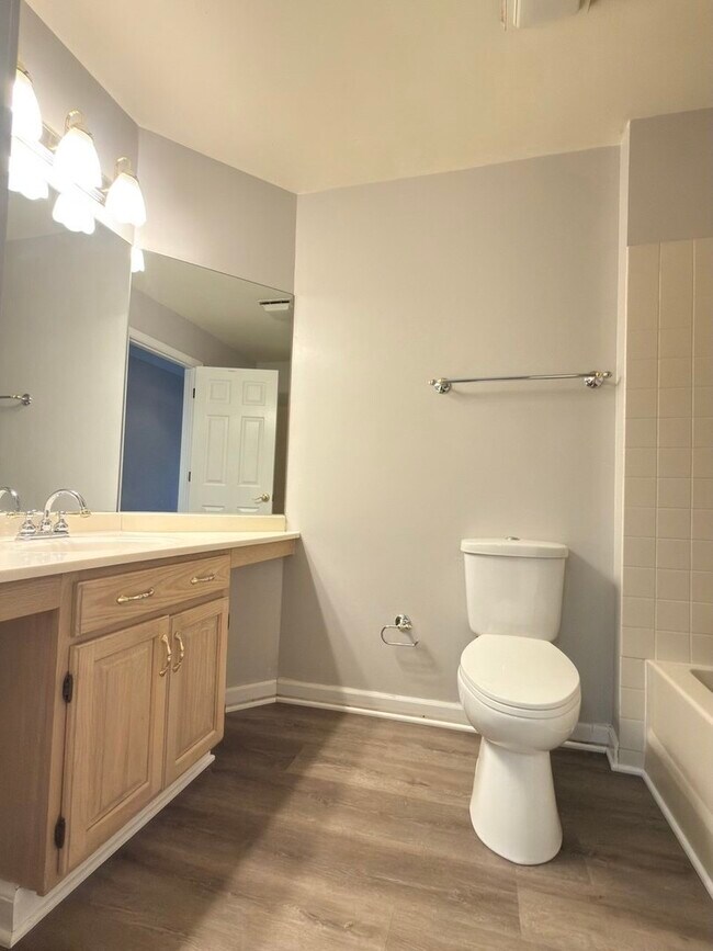 Building Photo - 5S525 Scots Dr