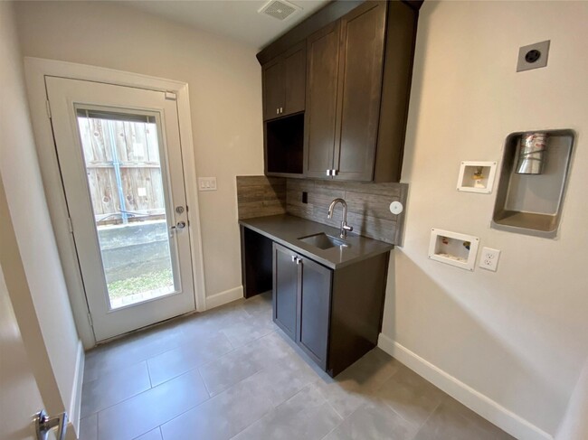 Building Photo - 346 Eado Park Cir