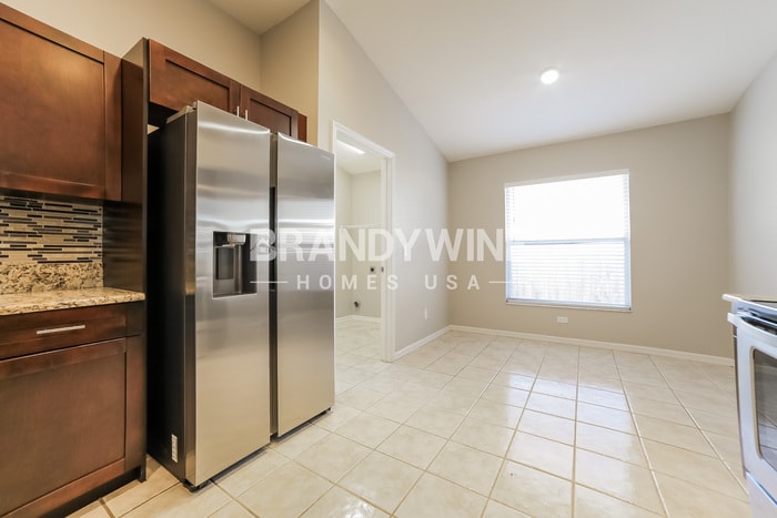 Building Photo - 1427 Lake Shore Ranch Dr