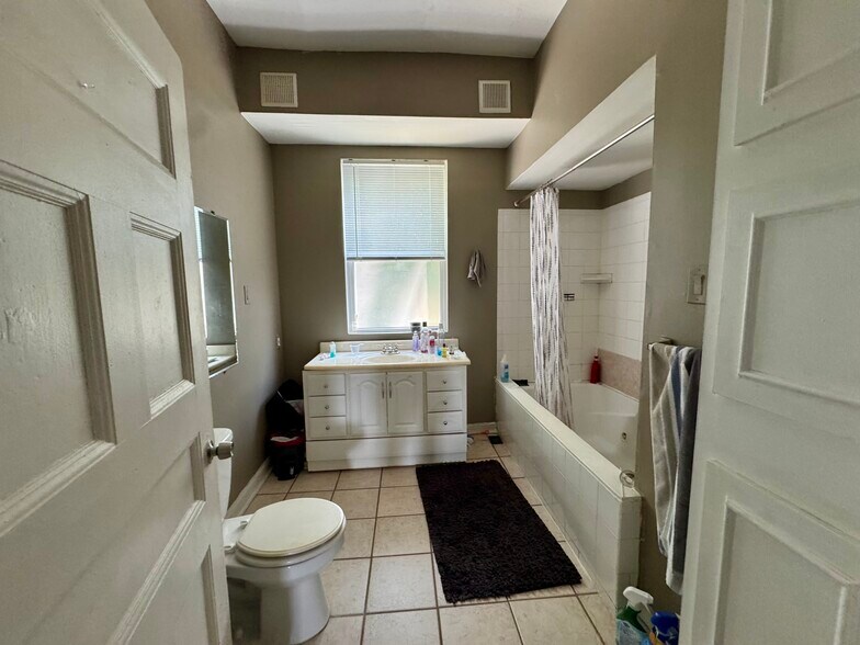 Bathroom - 1749 Crafton Blvd