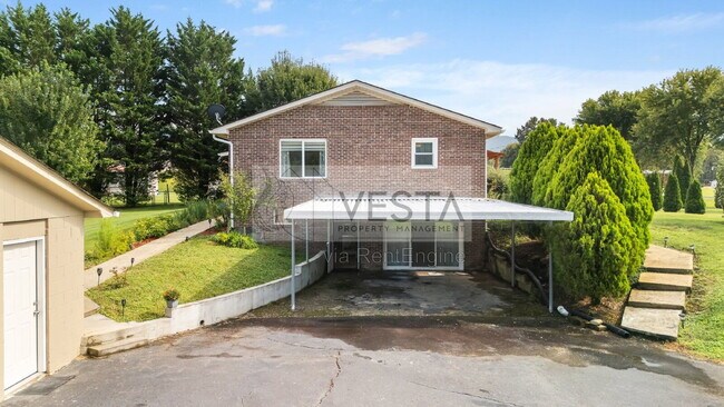 Building Photo - 100 Shannondoah Dr