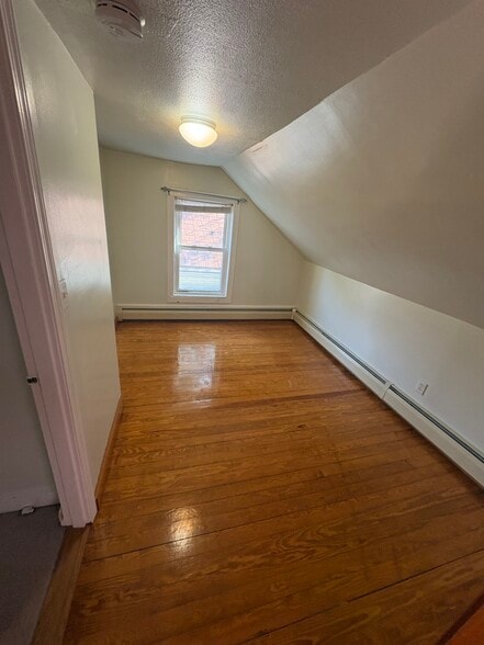 Building Photo - 22 8th St