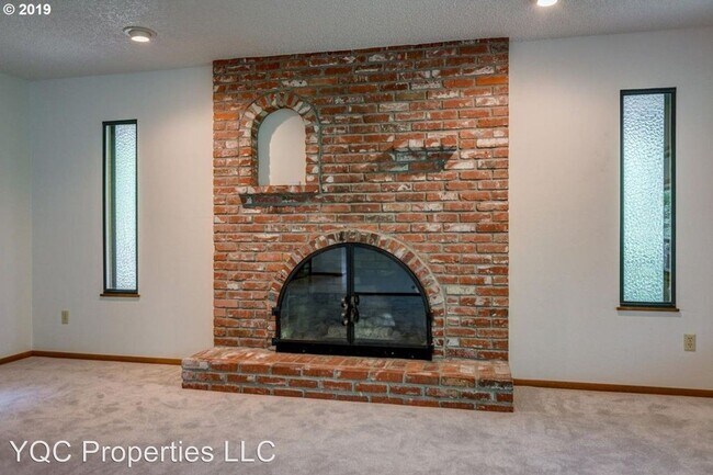 Building Photo - 1504 NE 115th St