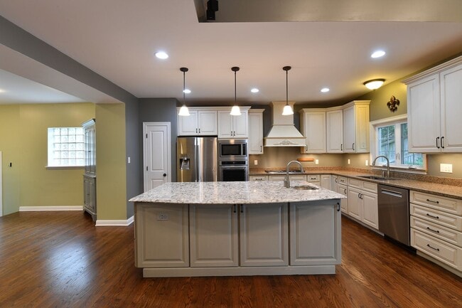 Building Photo - Kirkwood 5 bedroom / 3 full bathroom home