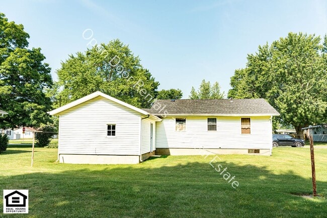 Building Photo - Newly remodeled 2 bedroom home!