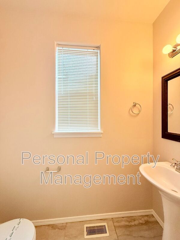 Building Photo - 13024 NE 26th St