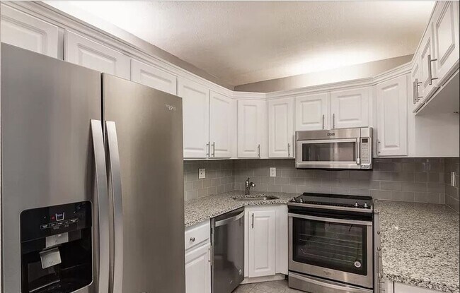 Building Photo - Remodeled 2BD/2BTH Condo Palm Harbor Condo...