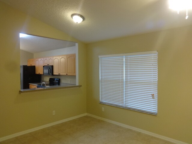 Building Photo - 2465 Saint Pauls Dr