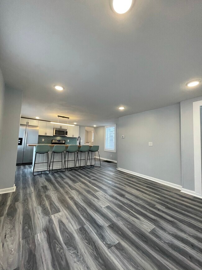 Building Photo - 627 Hawley Ave