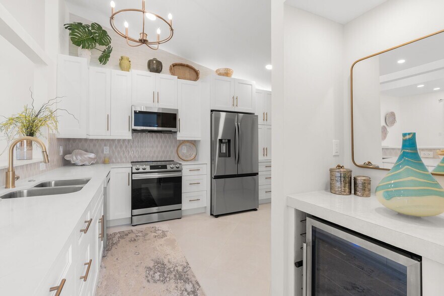 Building Photo - 15465 Lake Magnolia Pl