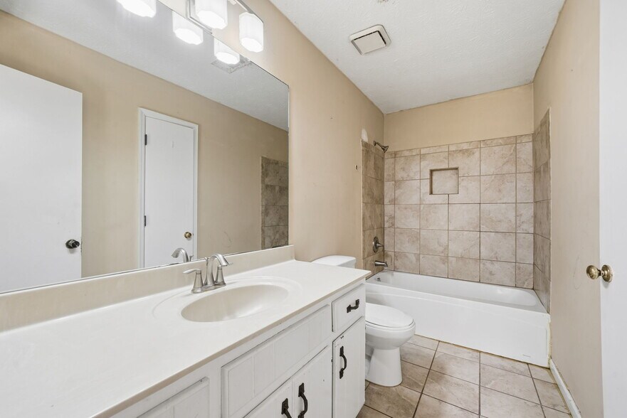 Building Photo - 305 Belmont Farms Dr