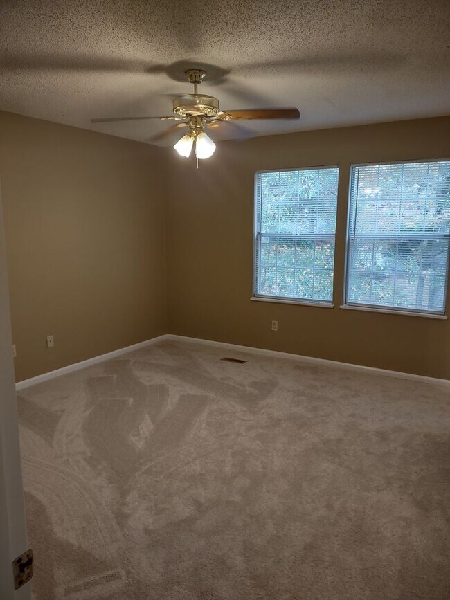 Building Photo - 202 Hookston Way
