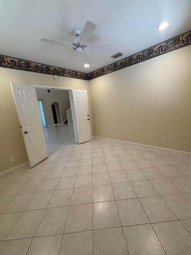 Building Photo - 10100 Larkspur Ln
