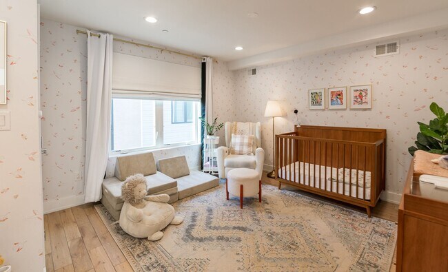 Building Photo - Three Bed Olde Kensington Home