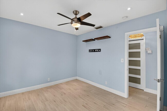 Building Photo - 1606 NE 15th Ave