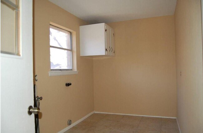 Building Photo - 214 Juniper St