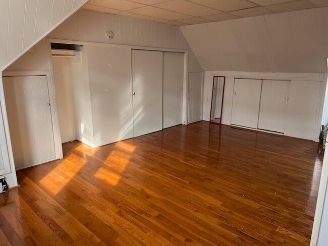 Building Photo - 36 46th St