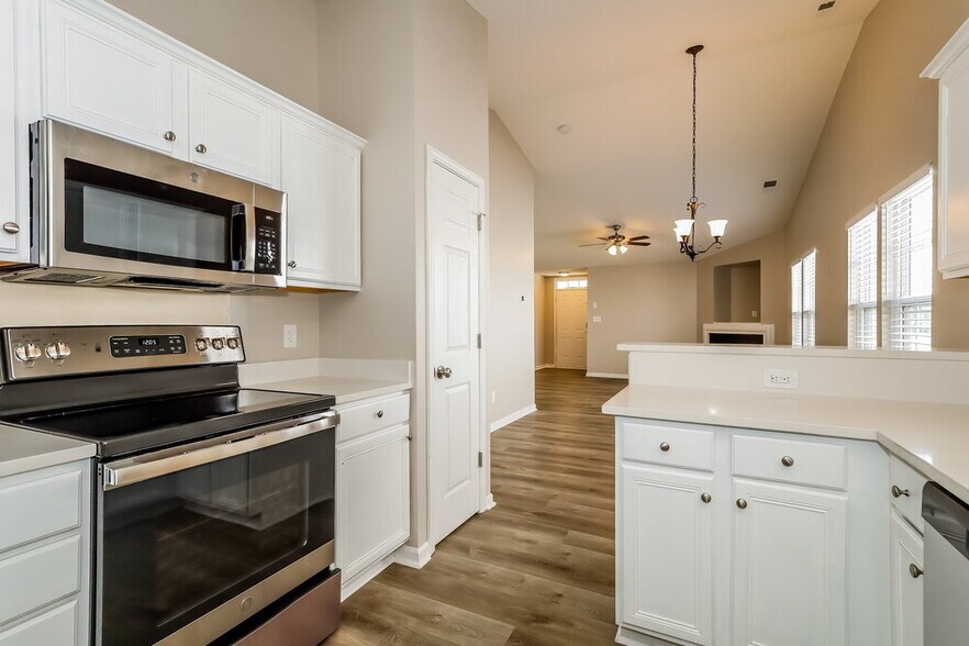Building Photo - 3031 Salmon River Dr
