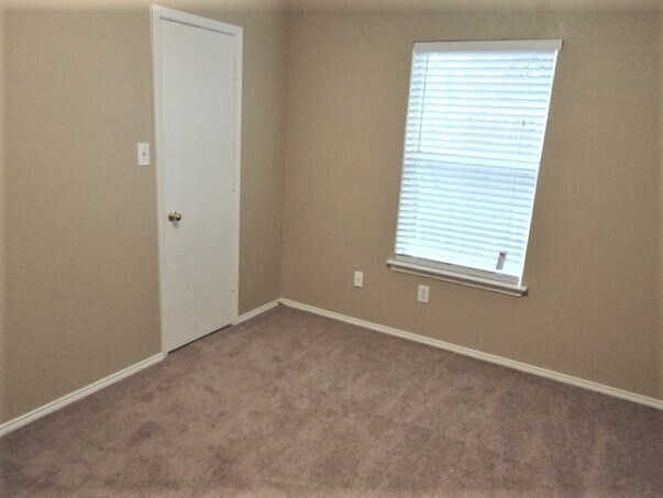 Building Photo - 7017 Stetter Dr