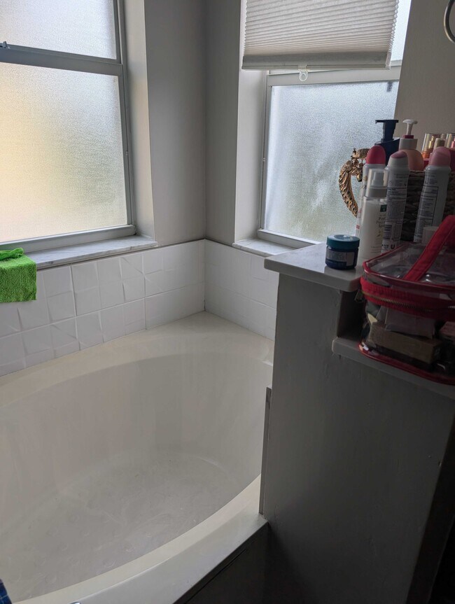 Building Photo - 9748 NW 1st Manor