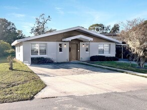 Building Photo - 907 Lake Jessie Dr