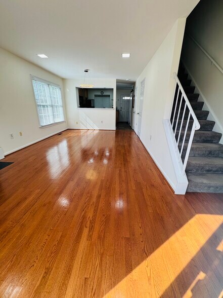 Building Photo - 3814 9th Rd S