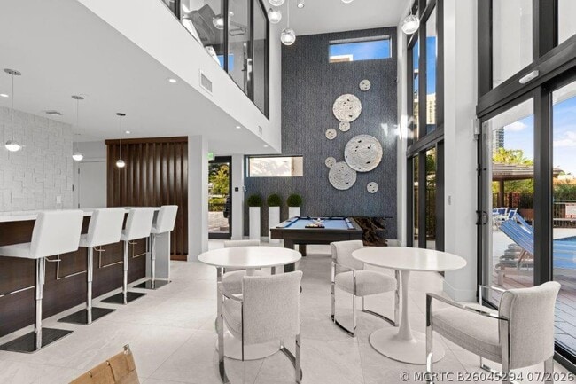 Building Photo - 3040 N Ocean Blvd