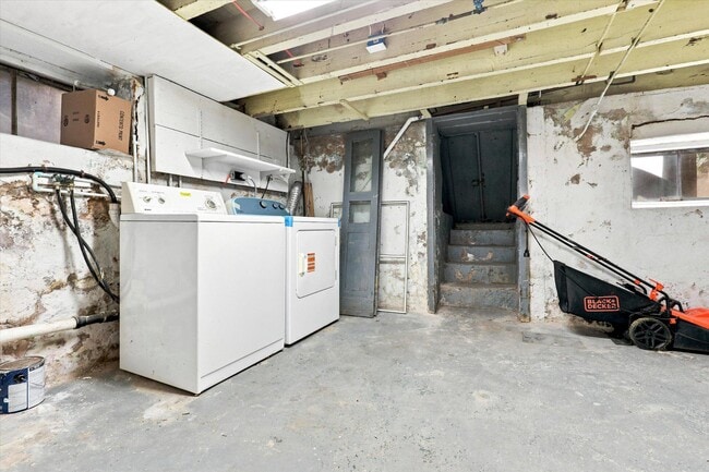 Building Photo - 223 Wendover St