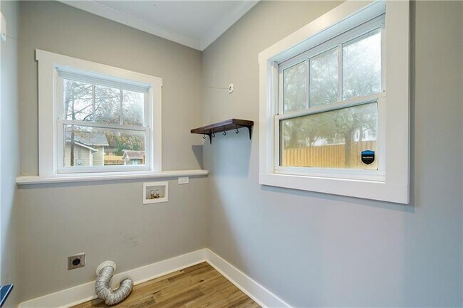 Building Photo - 349 Altoona Pl SW