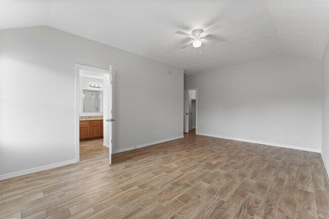 Building Photo - 5041 Willow Point Dr