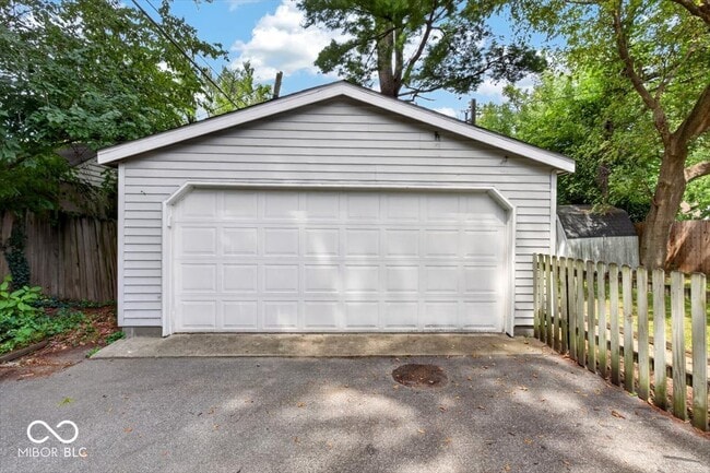 Building Photo - 2410 Dell Zell Dr