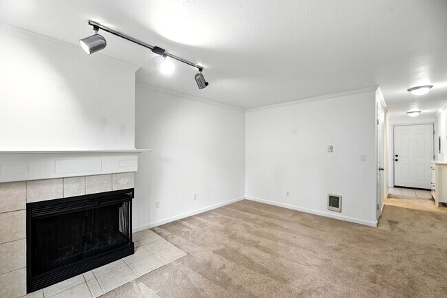Building Photo - Kirkland Place Condominium