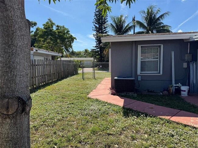 Building Photo - 1631 NE 32nd St