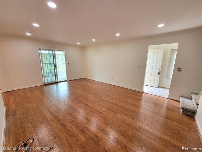 Building Photo - 37485 Stonegate Cir