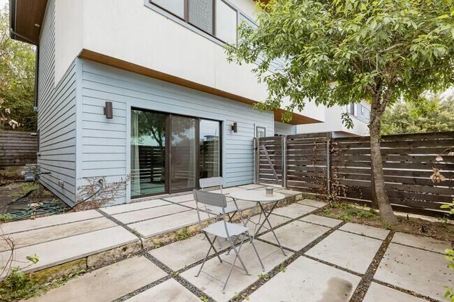 Building Photo - 2101 Montopolis Dr