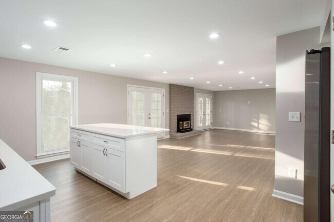 Building Photo - 5647 Queensborough Dr