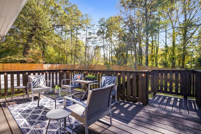 Building Photo - 2234 Edgemore Dr SE