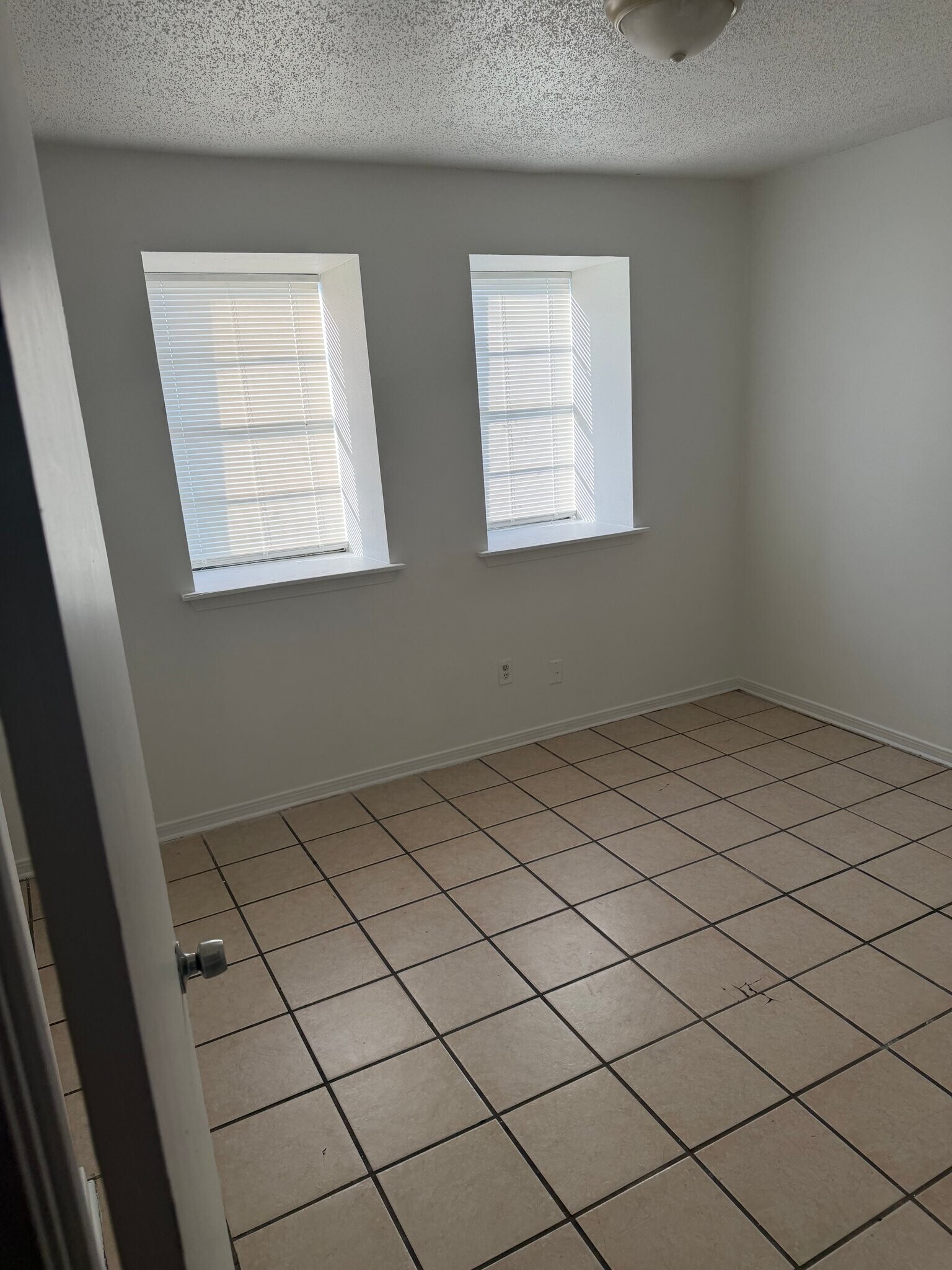 Building Photo - 4870 Alsace St