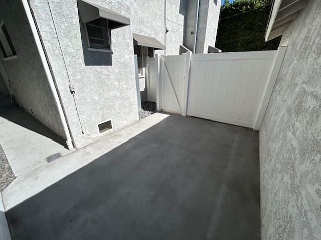 Back Patio - 815 N Mansfield Ave