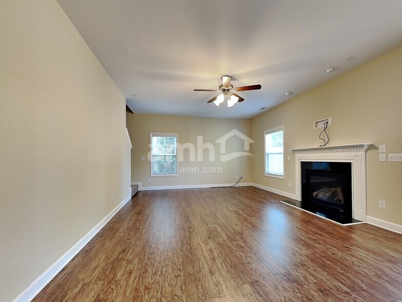 Building Photo - 524 McCarthy Dr