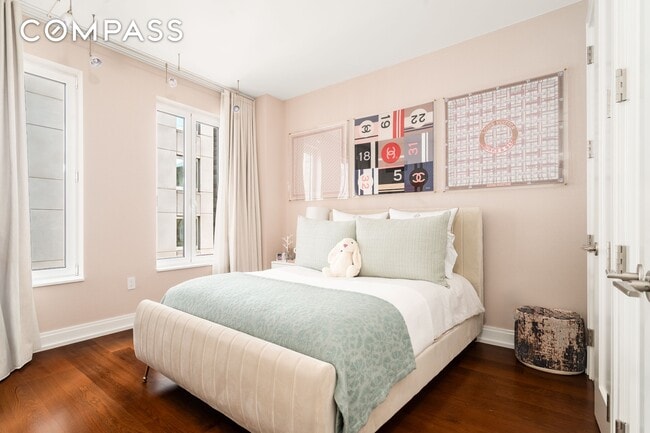 Building Photo - 230 W 78th St