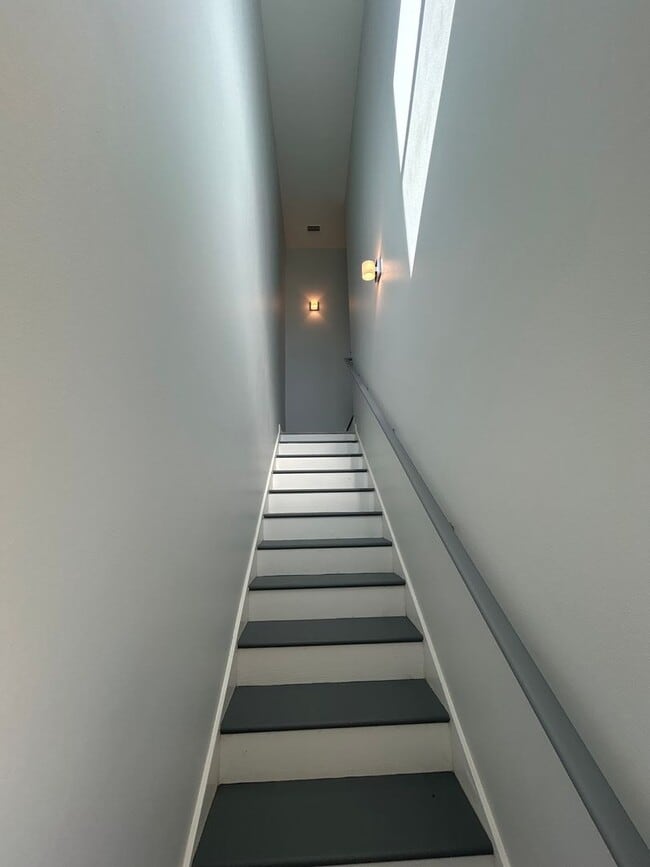 Building Photo - 2022 Trimble Rd