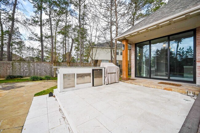 Building Photo - 146 Rocky Point Dr