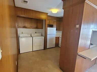 Building Photo - 6401 Sandpiper Dr